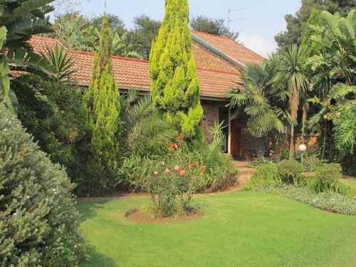 Aero Guest Lodge tuin